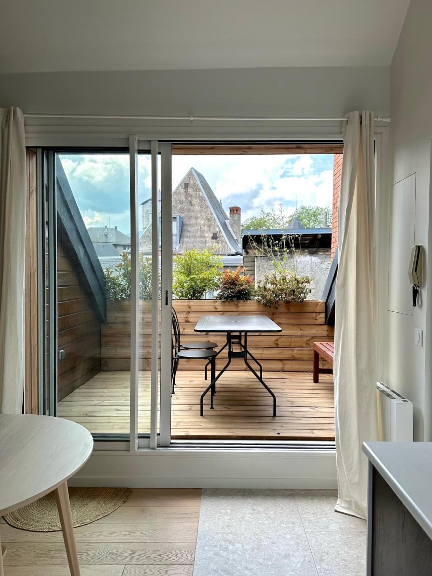 Ecrin De Calme Avec Terrasse Apartman Chambéry Kültér fotó